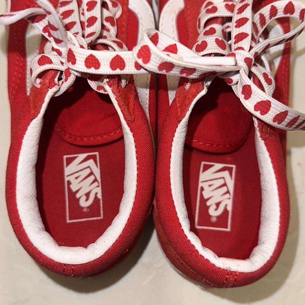 VANS Heart Foxing Old Skool Juniors Shoes Size 2.5 Red & White Leather/Canvas.